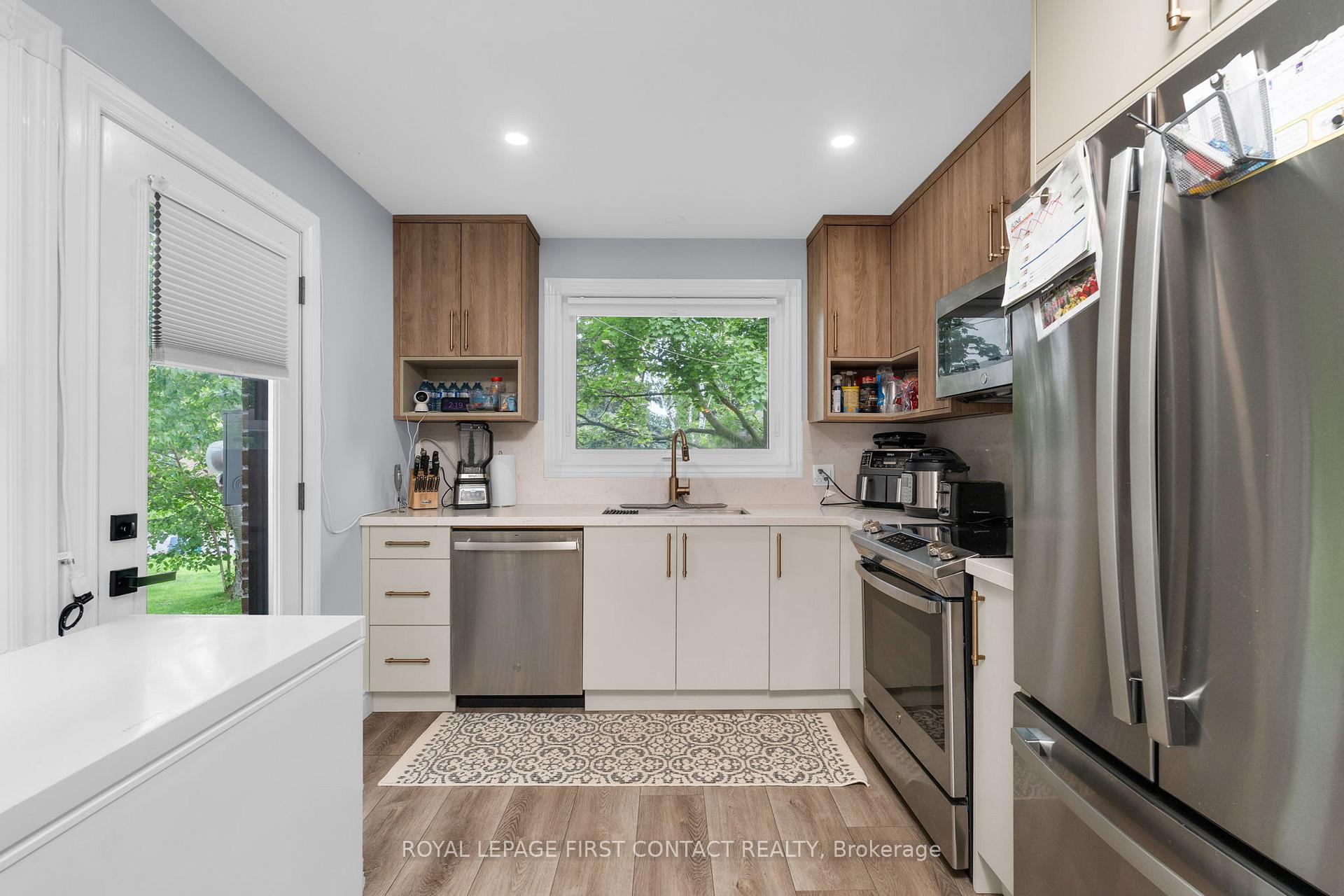 Photo 6 of 26 Ottaway Avenue, Barrie, Wellington — HOMEH