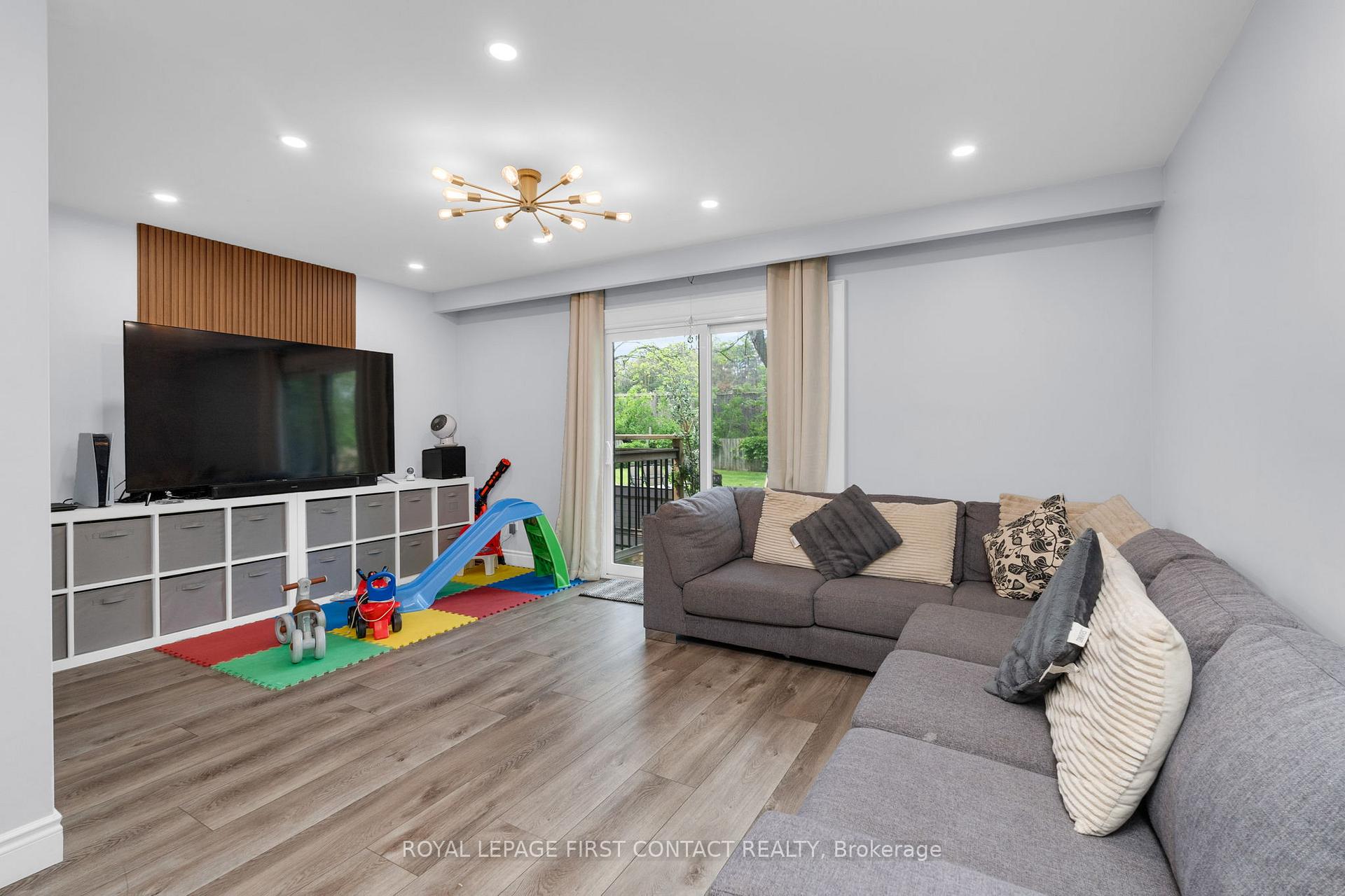 Photo 8 of 26 Ottaway Avenue, Barrie, Wellington — HOMEH