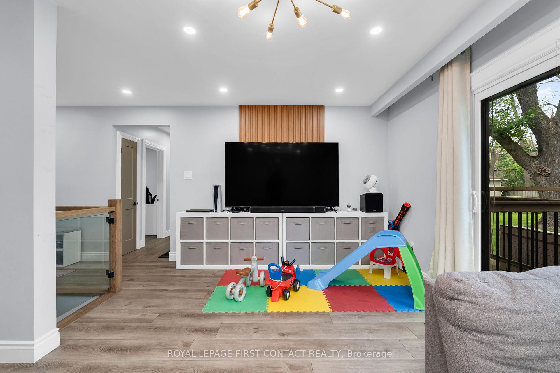 Photo 10 of 26 Ottaway Avenue, Barrie, Wellington — HOMEH