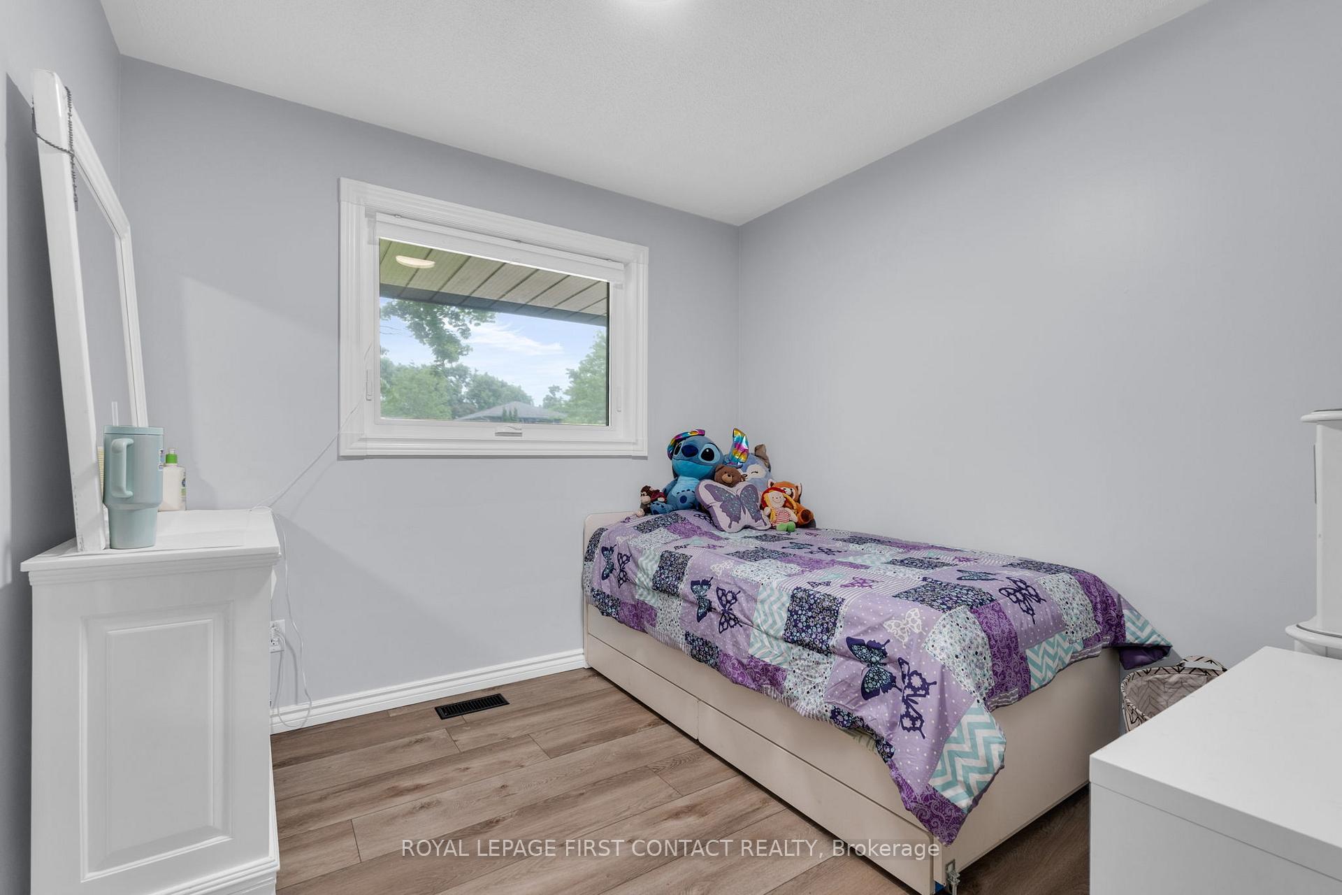 Photo 13 of 26 Ottaway Avenue, Barrie, Wellington — HOMEH