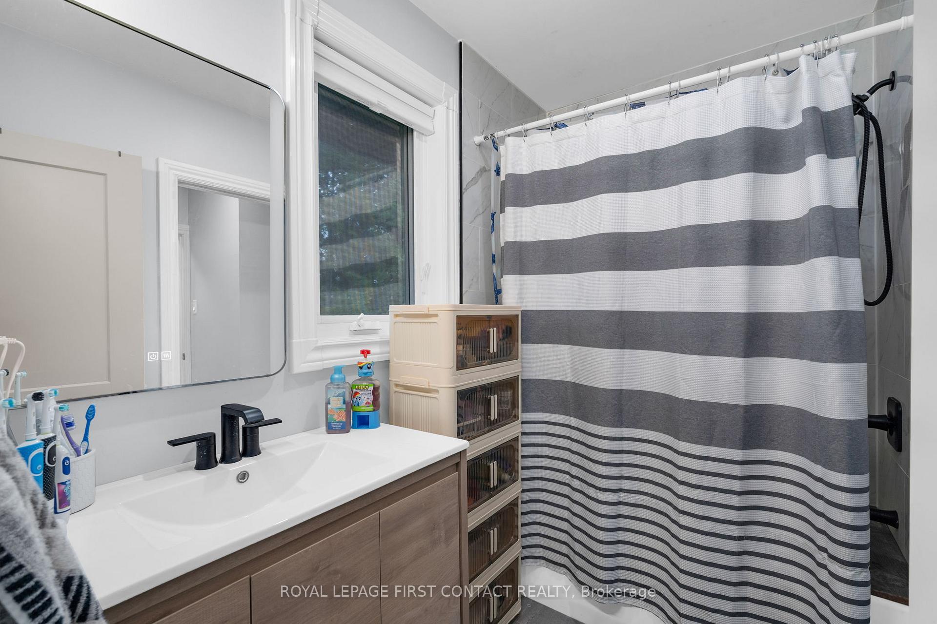 Photo 15 of 26 Ottaway Avenue, Barrie, Wellington — HOMEH