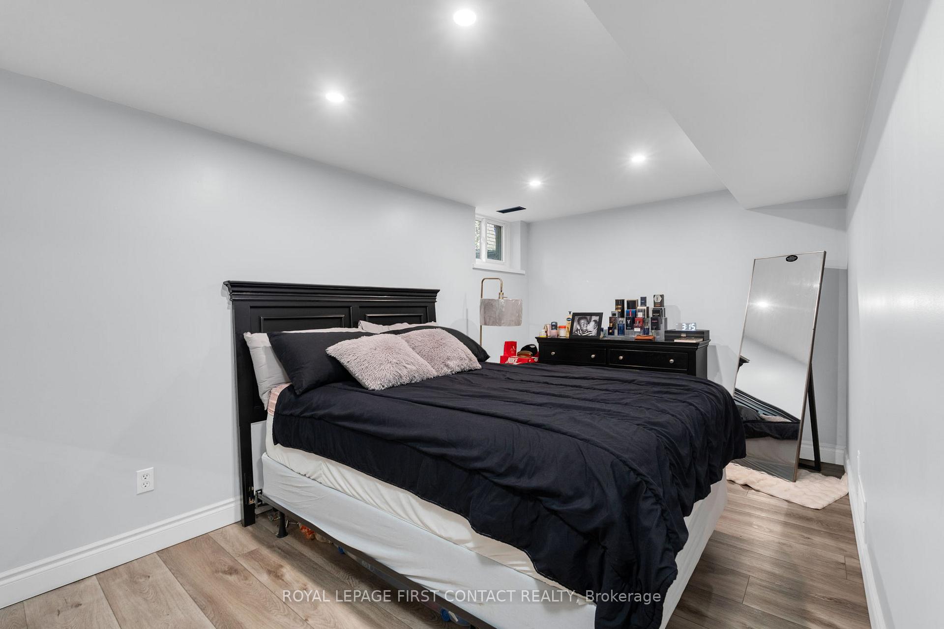 Photo 19 of 26 Ottaway Avenue, Barrie, Wellington — HOMEH