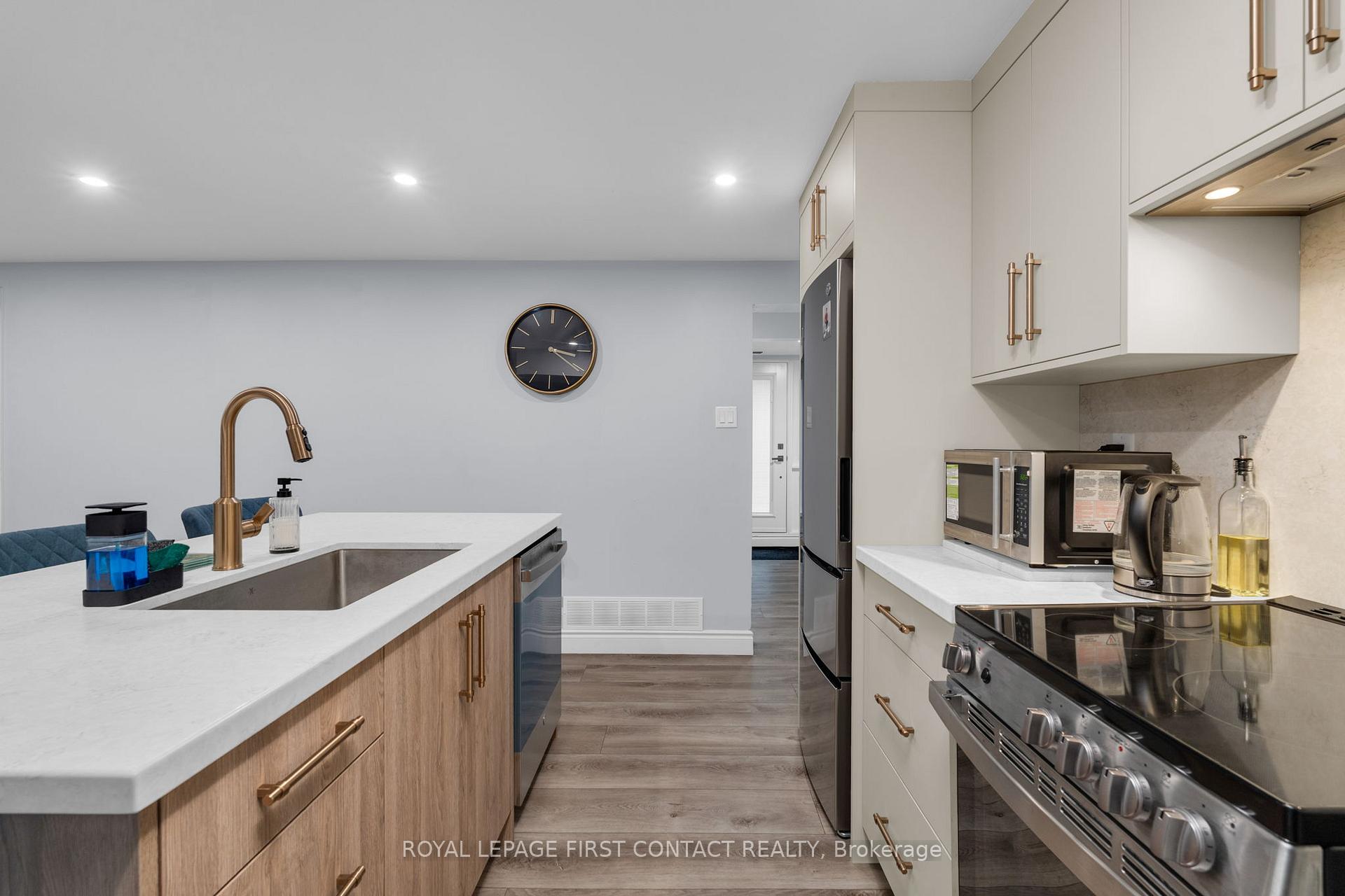 Photo 23 of 26 Ottaway Avenue, Barrie, Wellington — HOMEH
