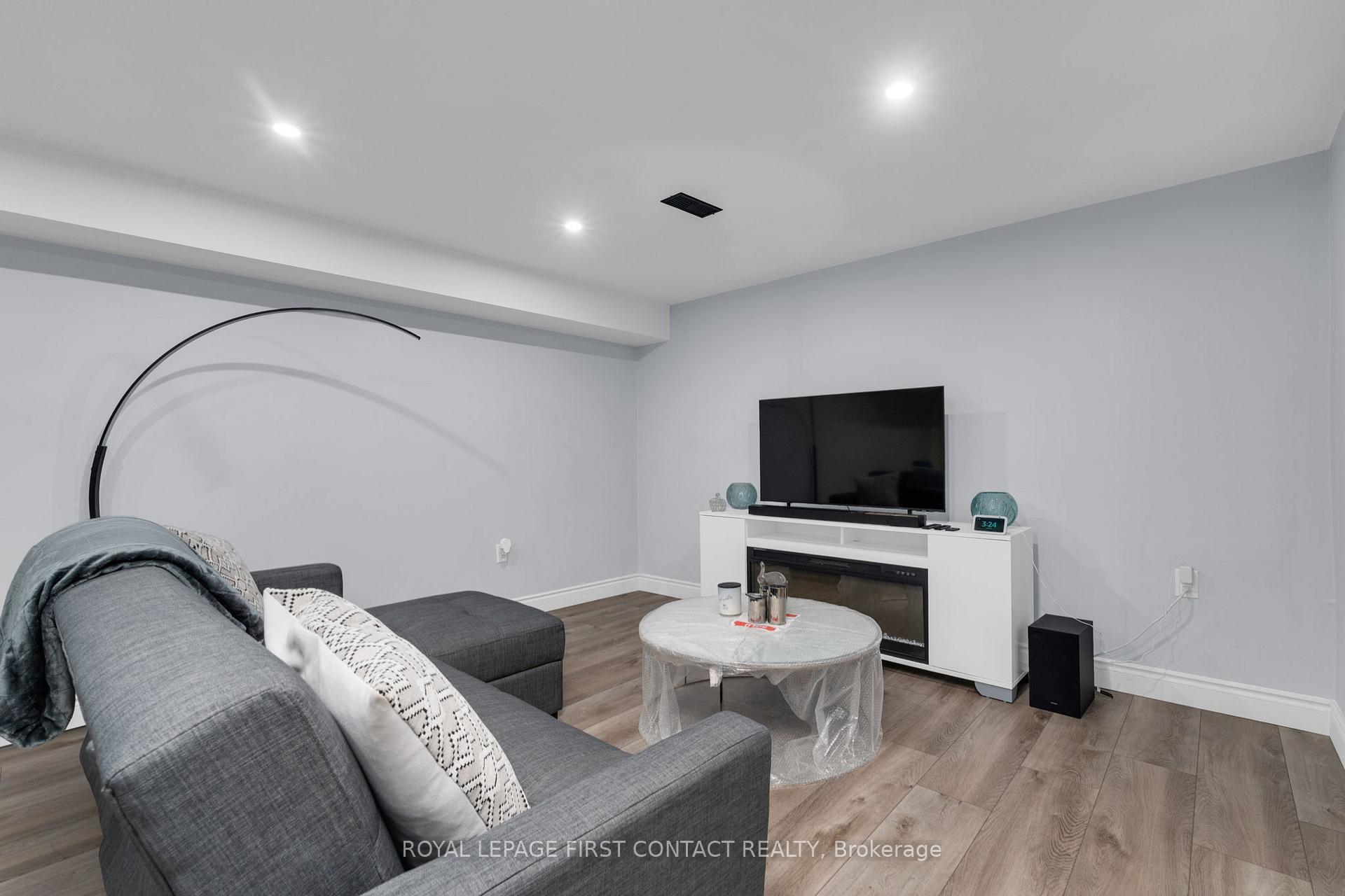 Photo 24 of 26 Ottaway Avenue, Barrie, Wellington — HOMEH