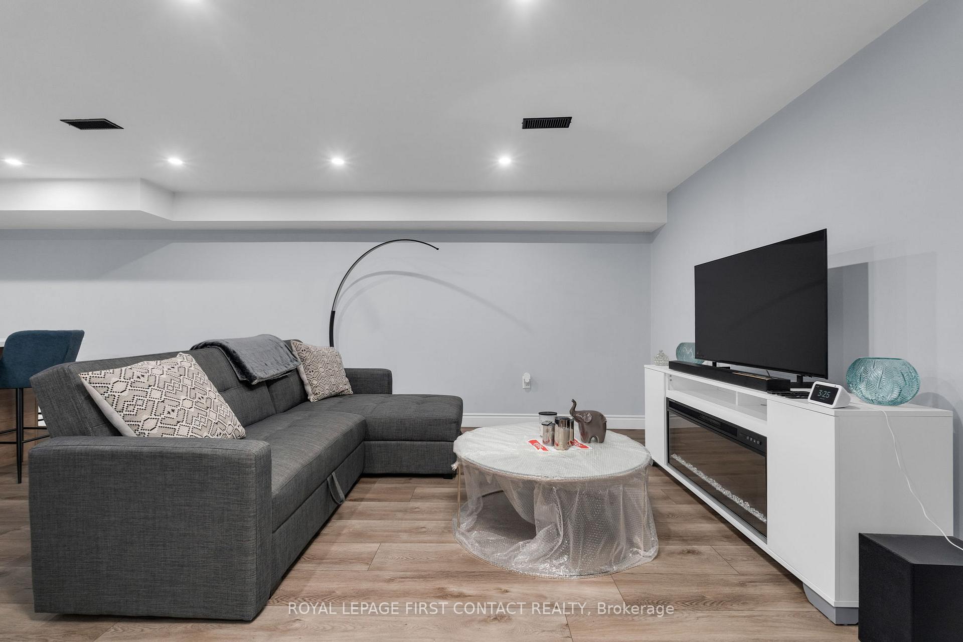 Photo 25 of 26 Ottaway Avenue, Barrie, Wellington — HOMEH