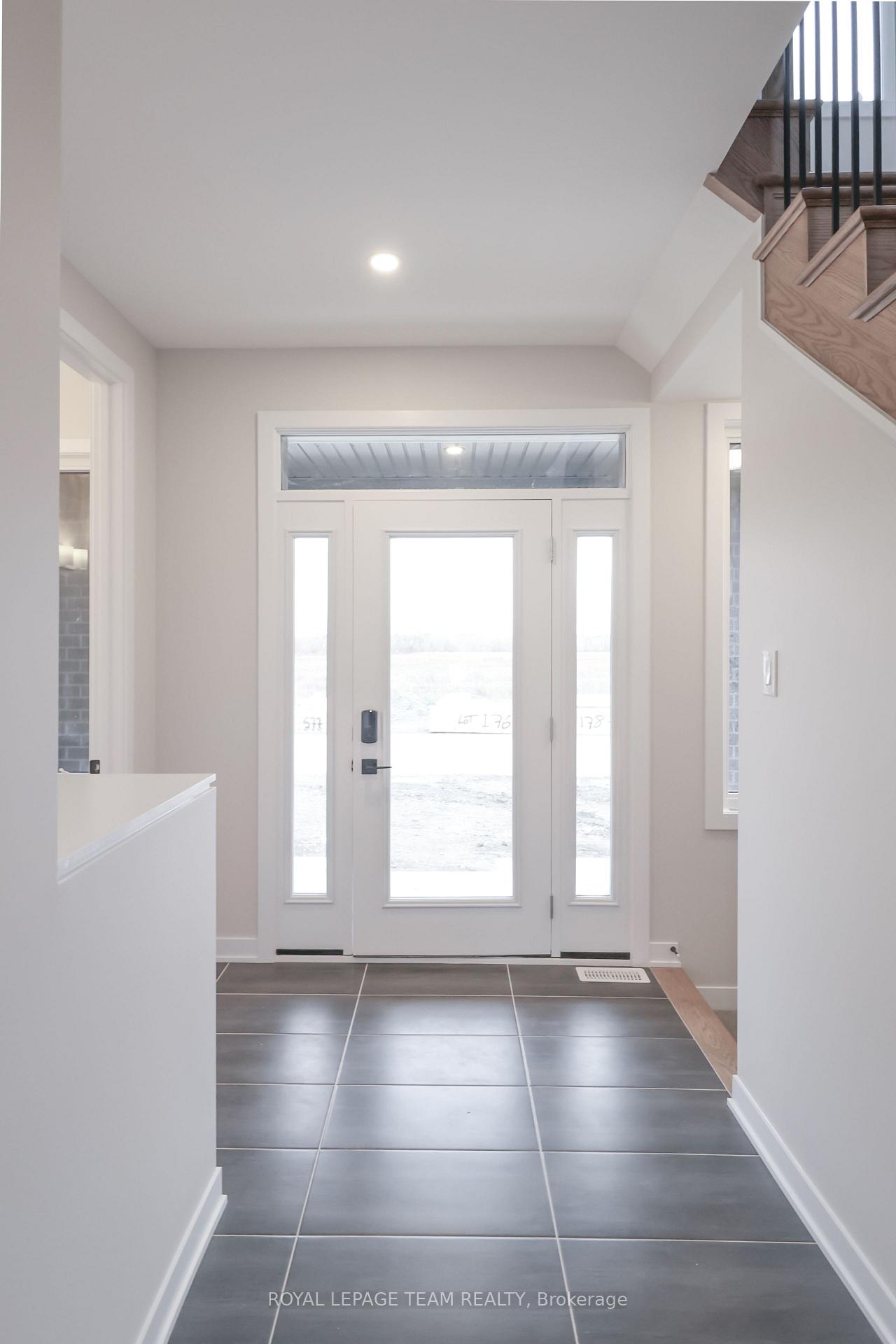 Photo 2 of 286 Sapling Grove, Ottawa, Barrhaven - Heritage Park — HOMEH