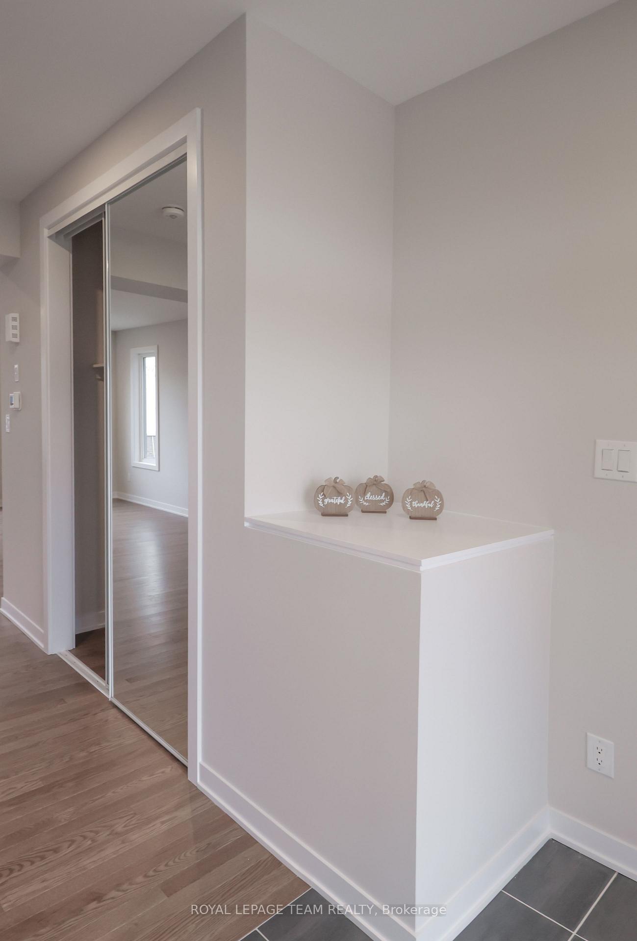 Photo 4 of 286 Sapling Grove, Ottawa, Barrhaven - Heritage Park — HOMEH