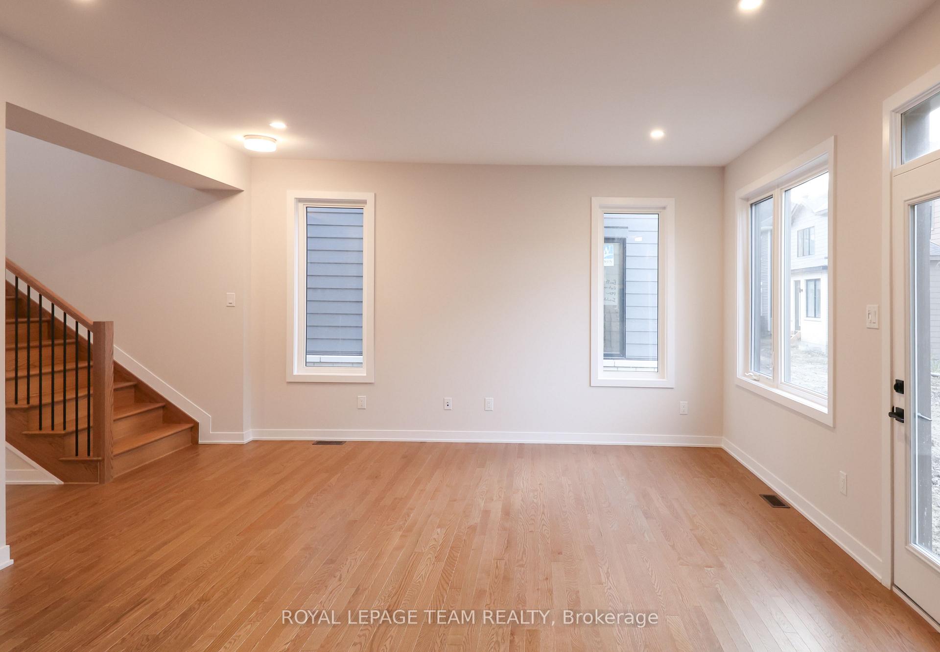 Photo 7 of 286 Sapling Grove, Ottawa, Barrhaven - Heritage Park — HOMEH