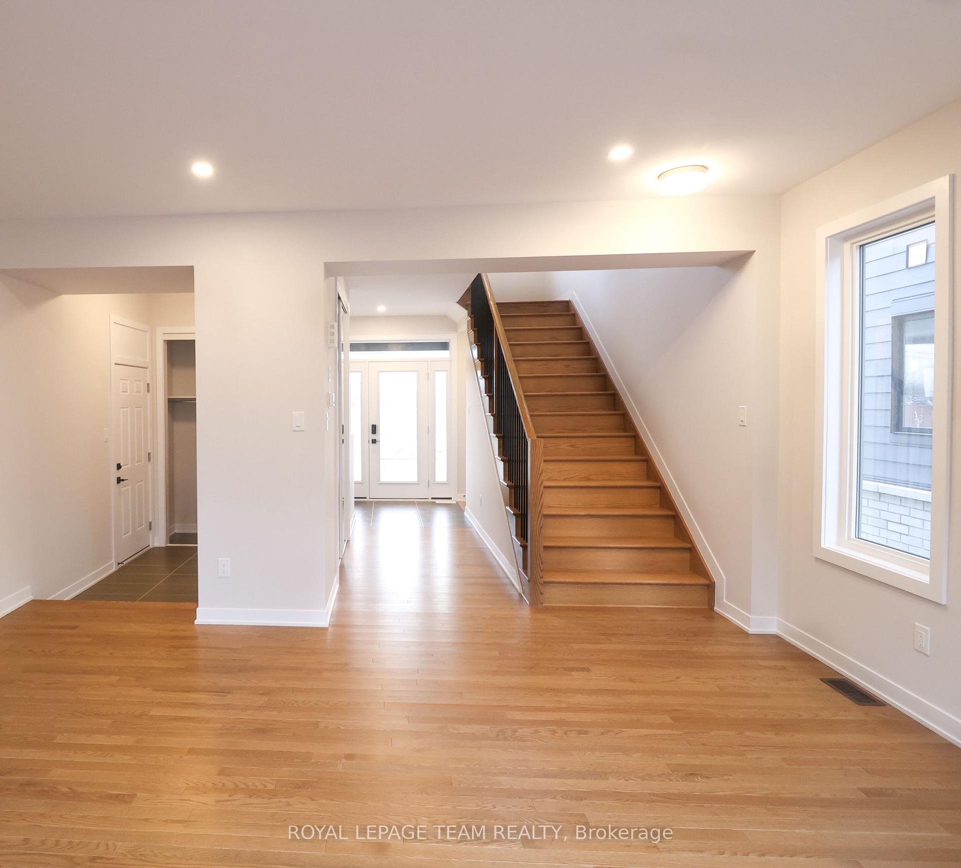 Photo 9 of 286 Sapling Grove, Ottawa, Barrhaven - Heritage Park — HOMEH