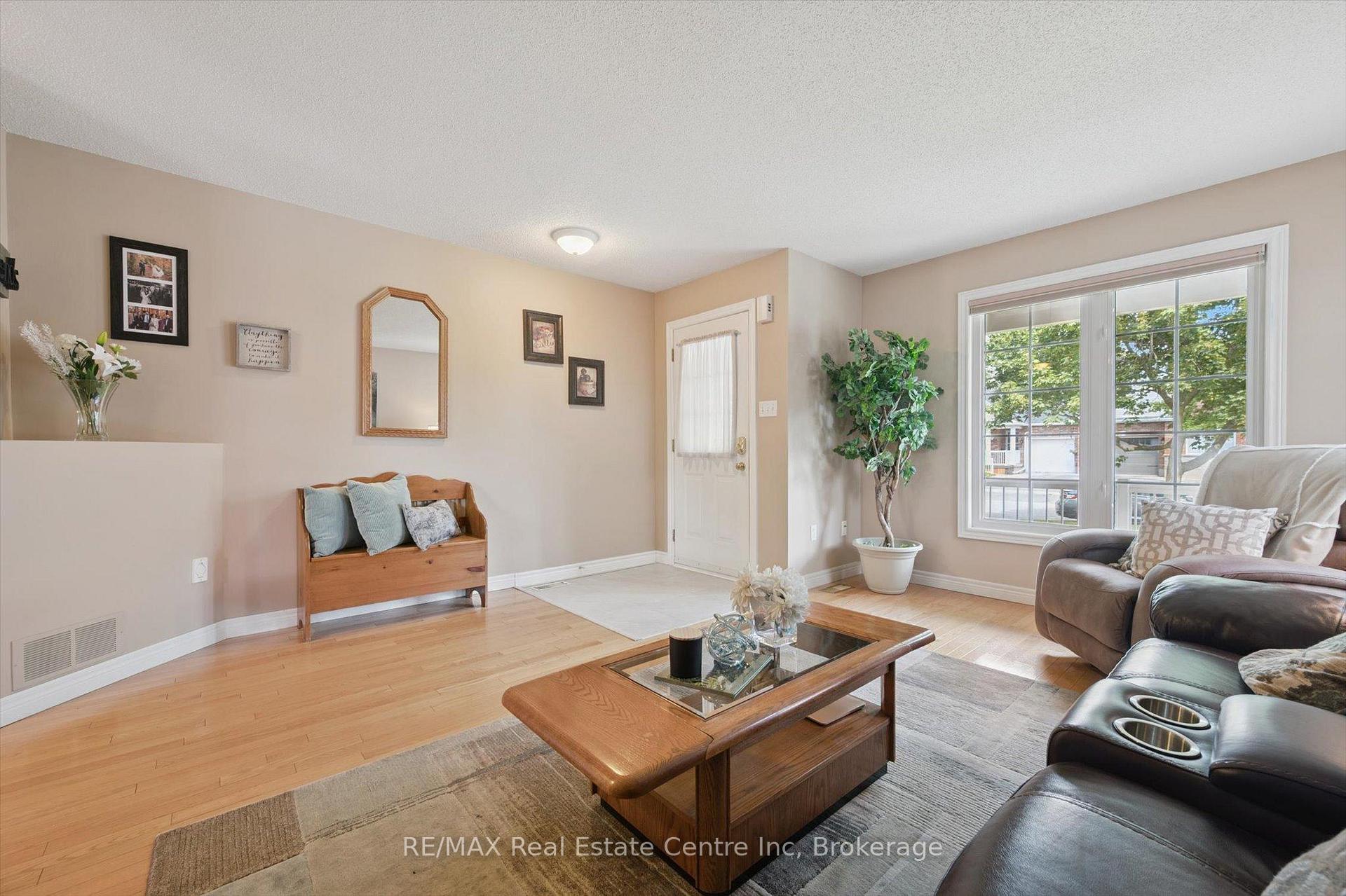 Photo 4 of 98 Schroder Crescent, Guelph, Grange Road — HOMEH