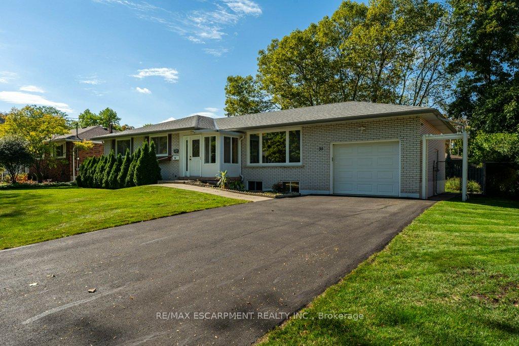 Photo 2 of 30 Leawood Drive, Grimsby, Grimsby West — HOMEH