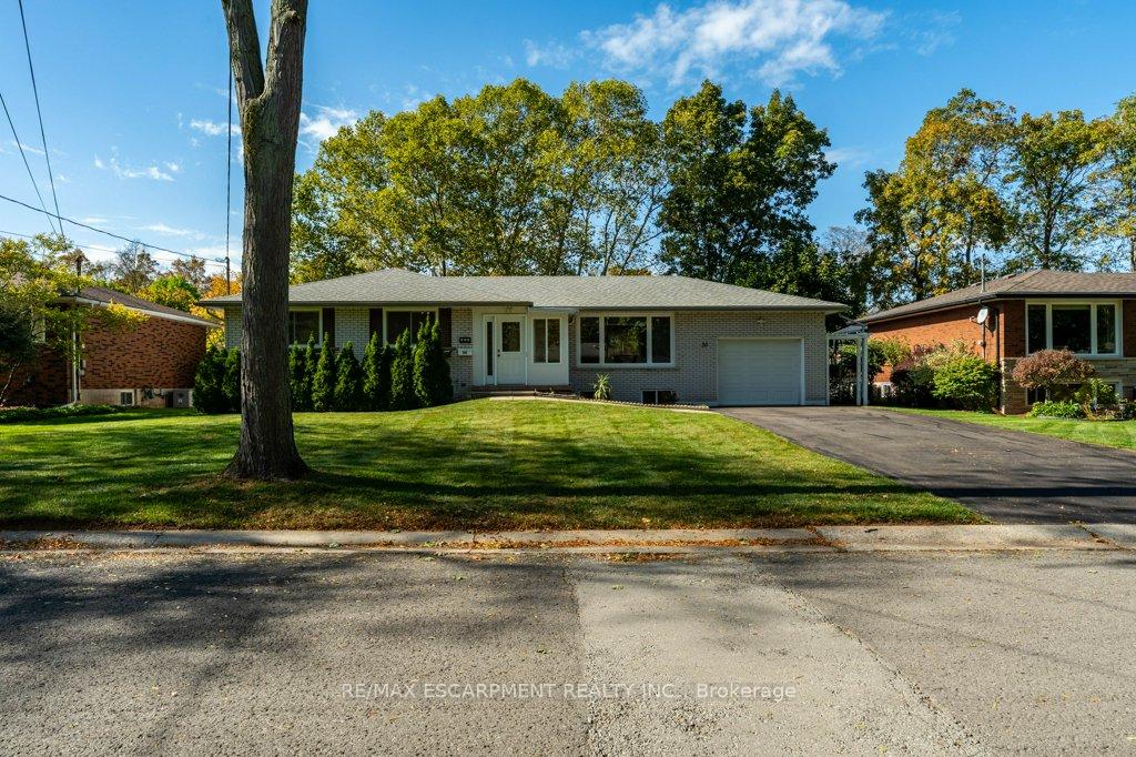 Photo 3 of 30 Leawood Drive, Grimsby, Grimsby West — HOMEH