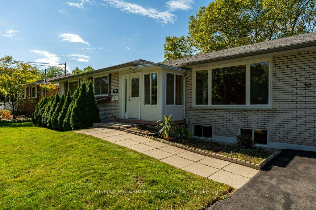 Photo 4 of 30 Leawood Drive, Grimsby, Grimsby West — HOMEH