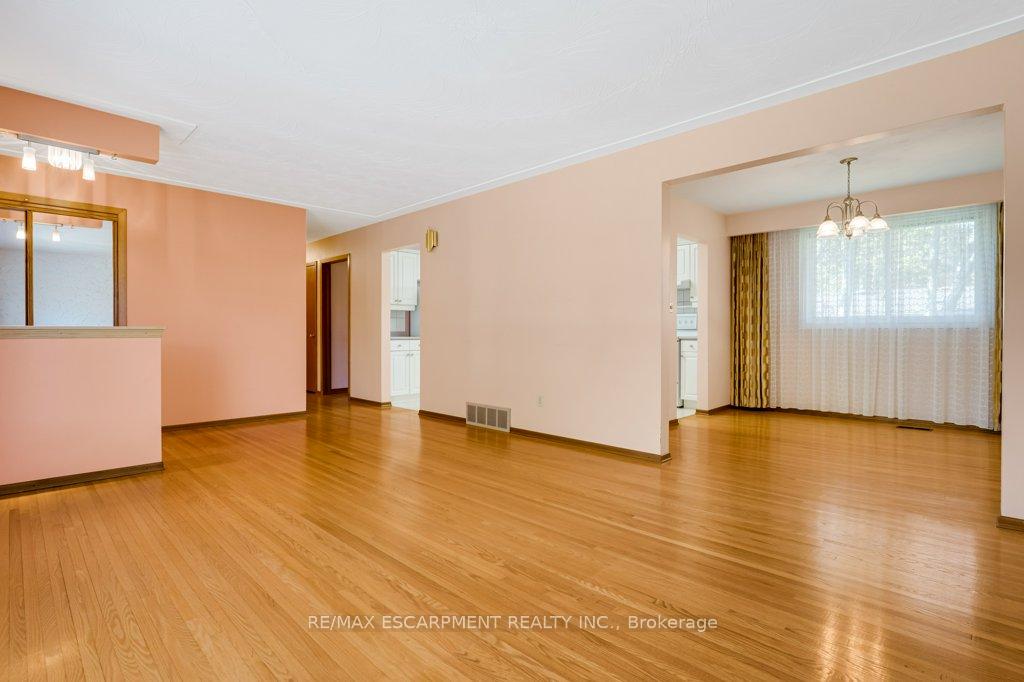 Photo 8 of 30 Leawood Drive, Grimsby, Grimsby West — HOMEH