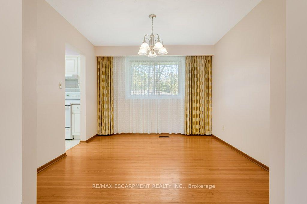 Photo 10 of 30 Leawood Drive, Grimsby, Grimsby West — HOMEH