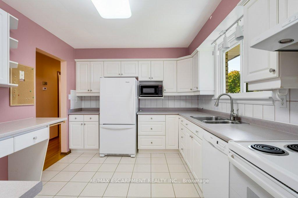 Photo 11 of 30 Leawood Drive, Grimsby, Grimsby West — HOMEH