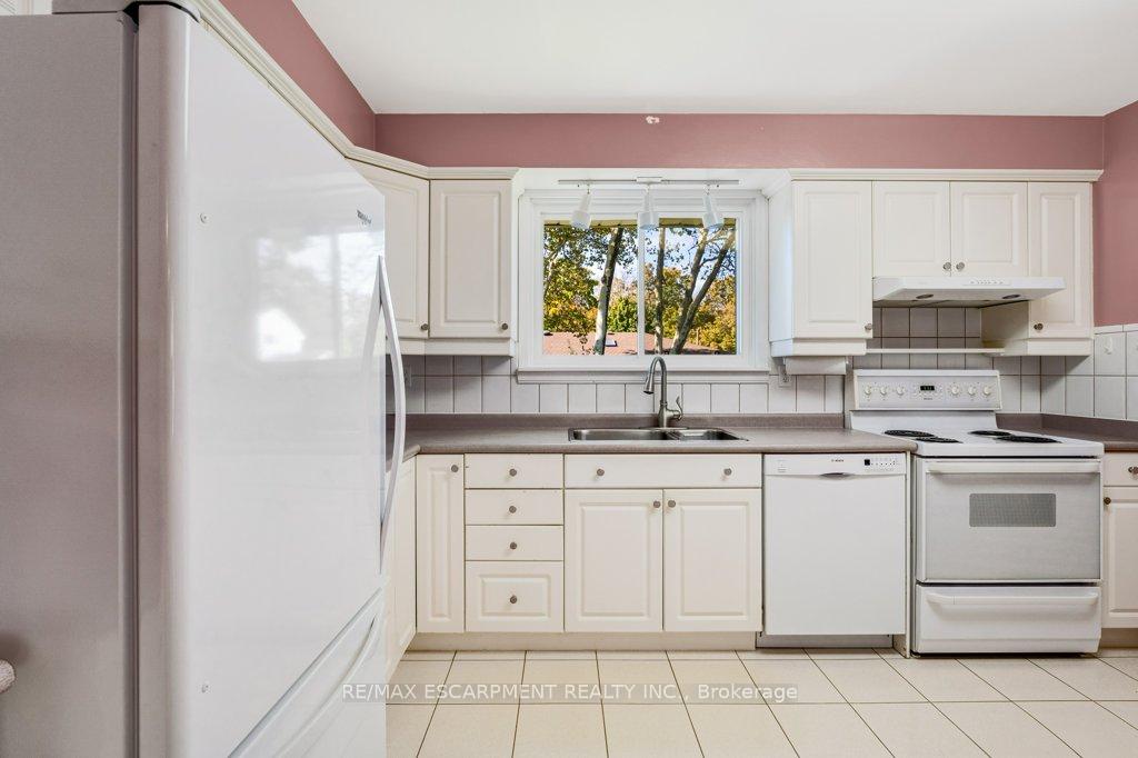 Photo 12 of 30 Leawood Drive, Grimsby, Grimsby West — HOMEH