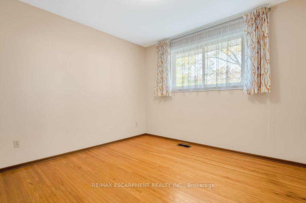 Photo 16 of 30 Leawood Drive, Grimsby, Grimsby West — HOMEH
