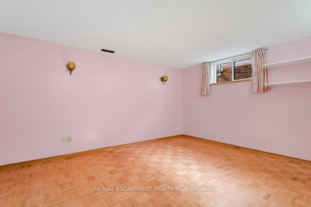 Photo 20 of 30 Leawood Drive, Grimsby, Grimsby West — HOMEH