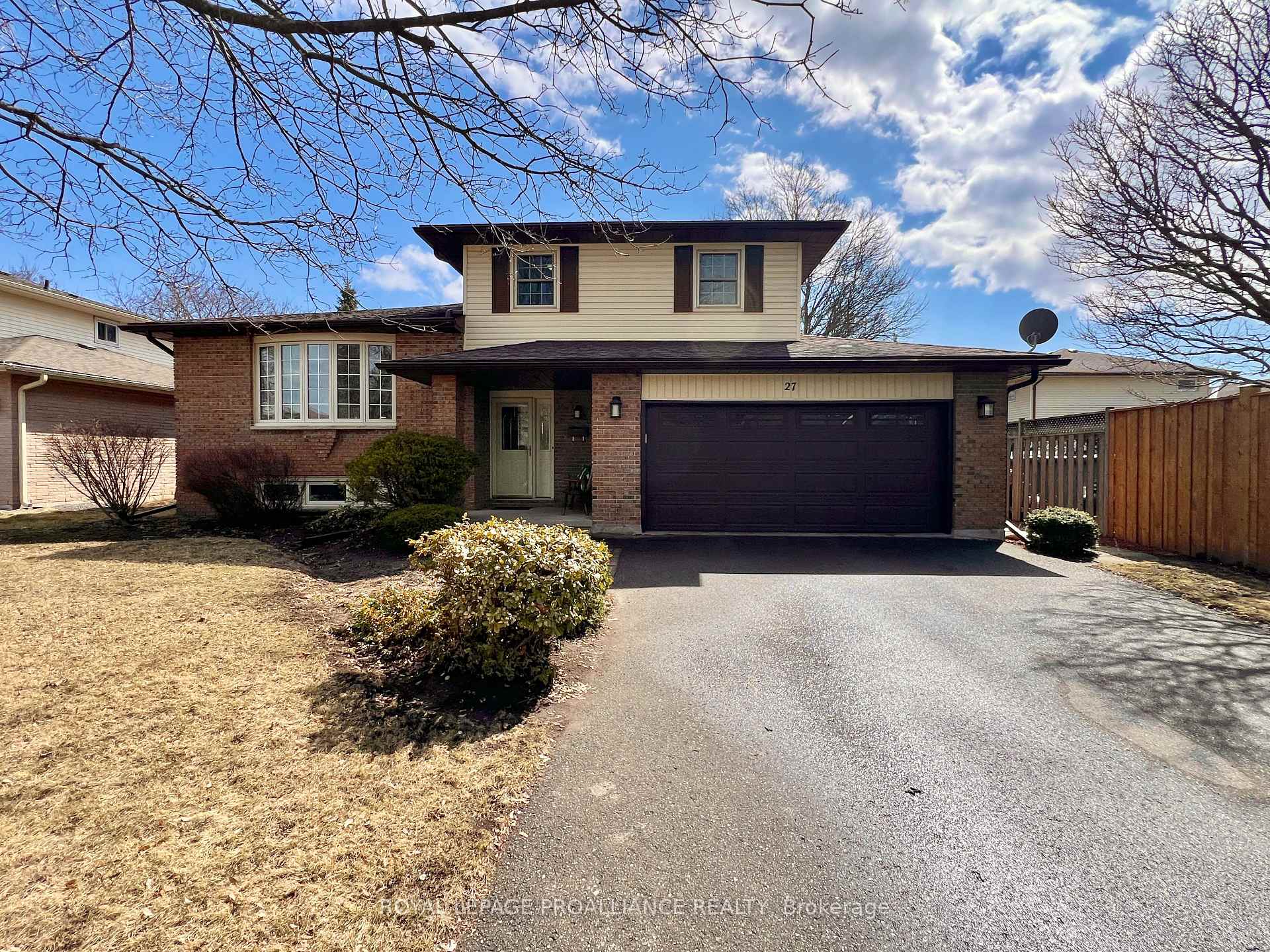 Photo 1 of 27 Briarwood Crescent, Belleville, Belleville Ward — HOMEH