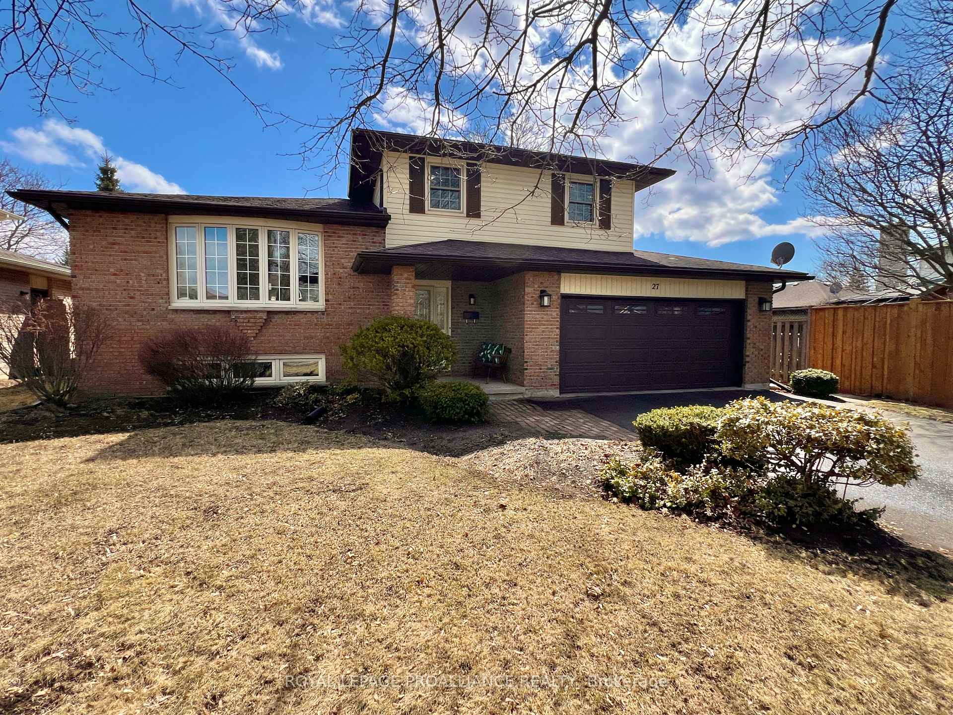 Photo 2 of 27 Briarwood Crescent, Belleville, Belleville Ward — HOMEH