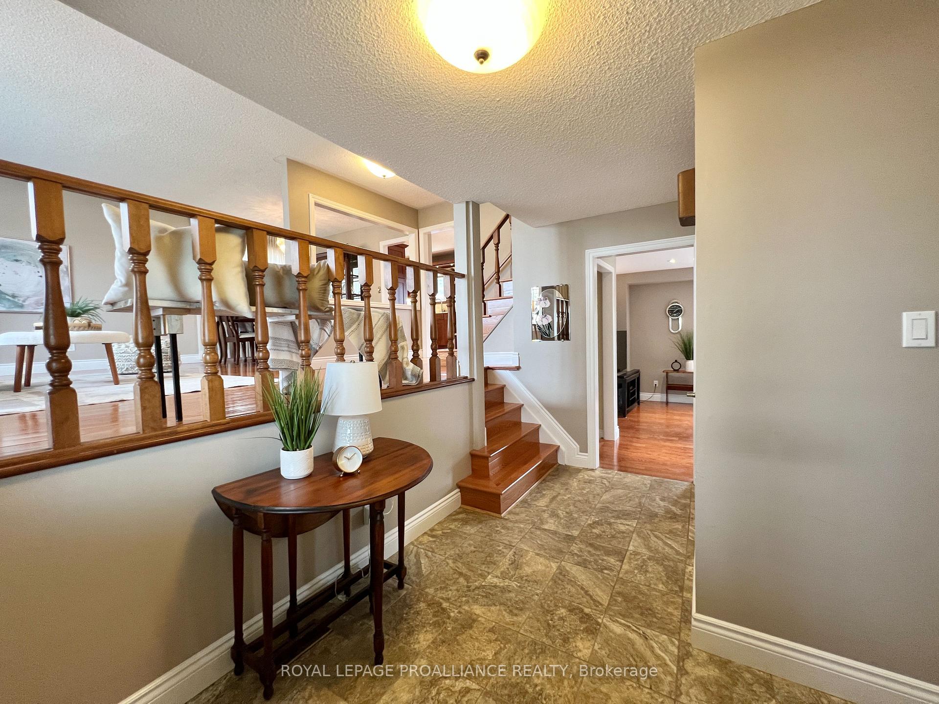 Photo 3 of 27 Briarwood Crescent, Belleville, Belleville Ward — HOMEH