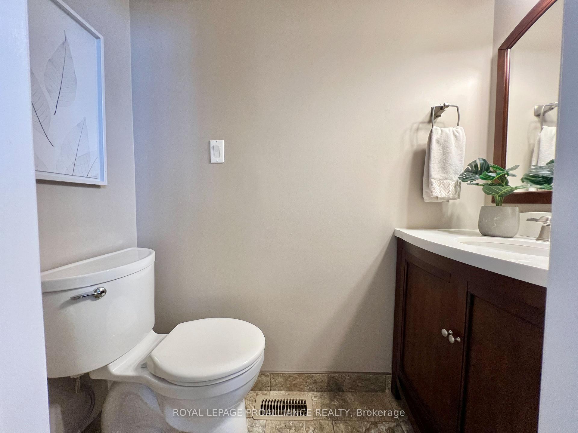 Photo 7 of 27 Briarwood Crescent, Belleville, Belleville Ward — HOMEH