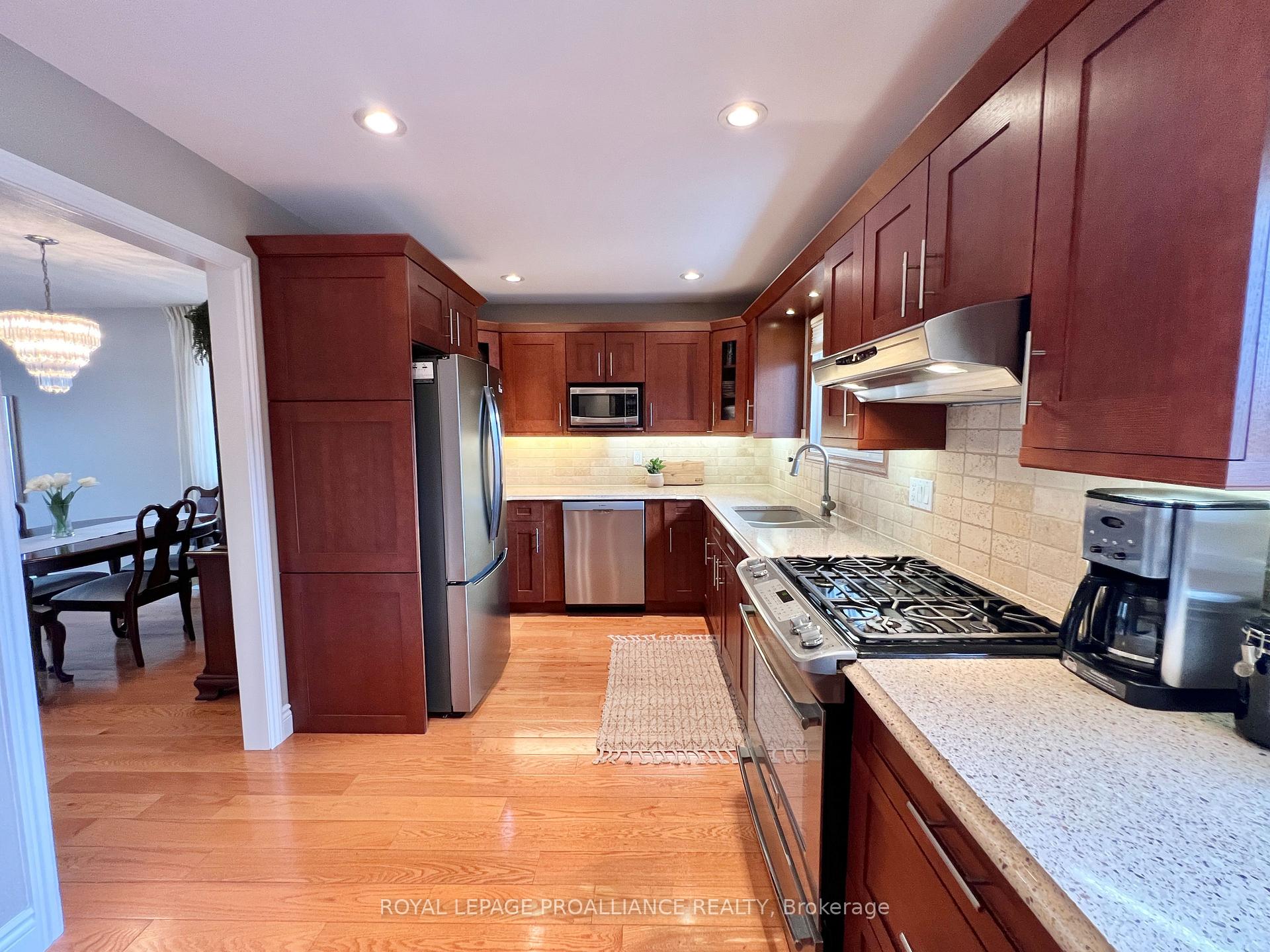 Photo 11 of 27 Briarwood Crescent, Belleville, Belleville Ward — HOMEH