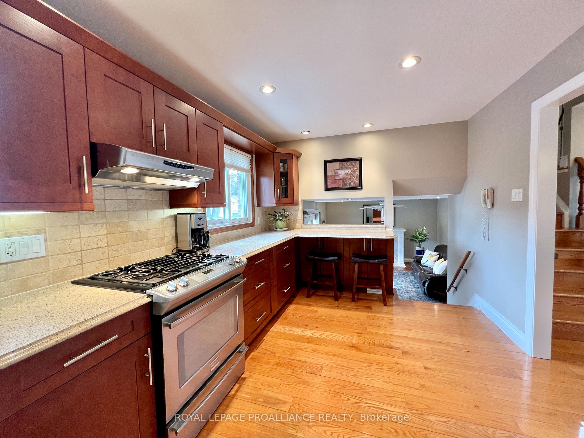 Photo 12 of 27 Briarwood Crescent, Belleville, Belleville Ward — HOMEH