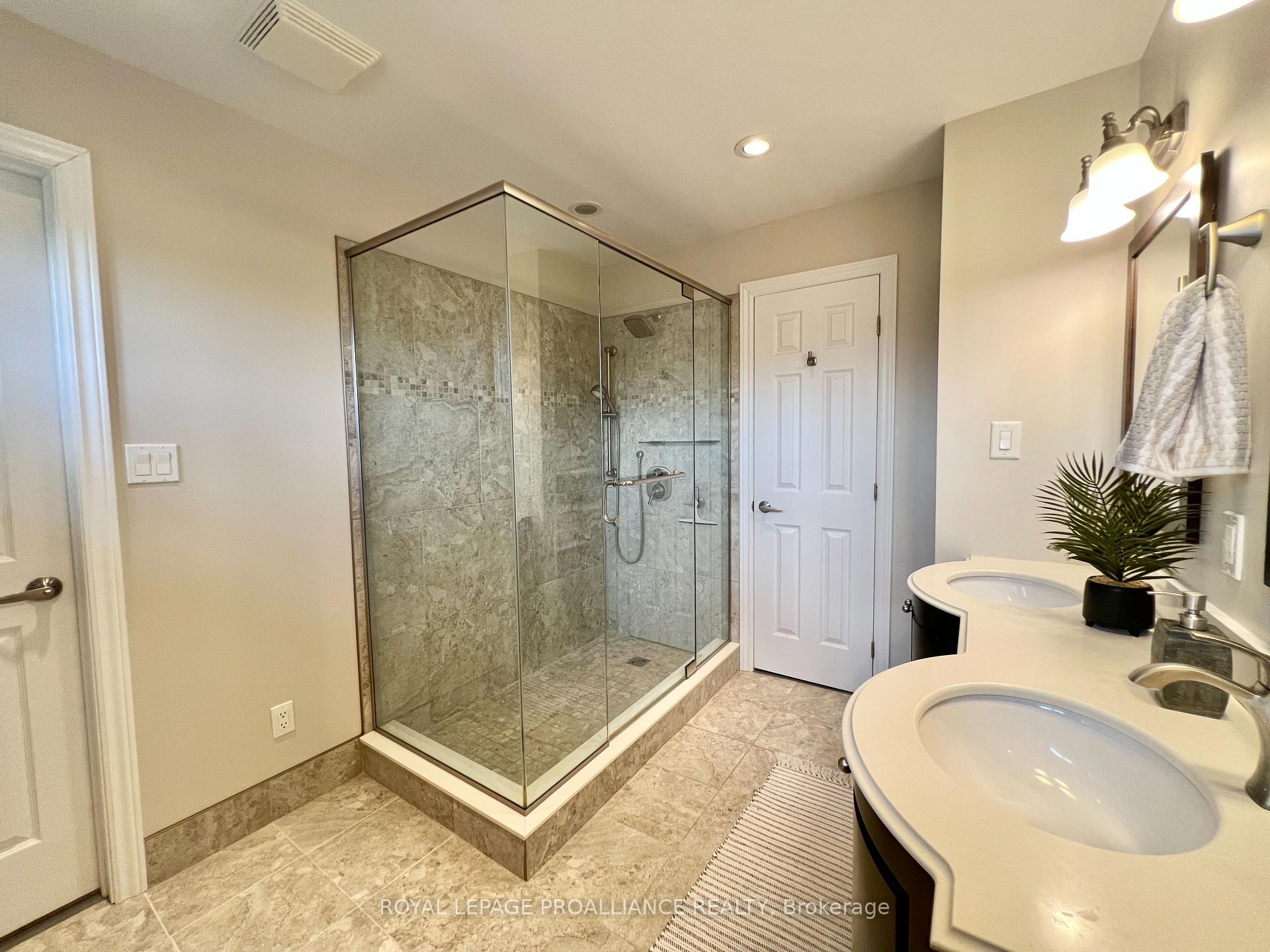 Photo 18 of 27 Briarwood Crescent, Belleville, Belleville Ward — HOMEH