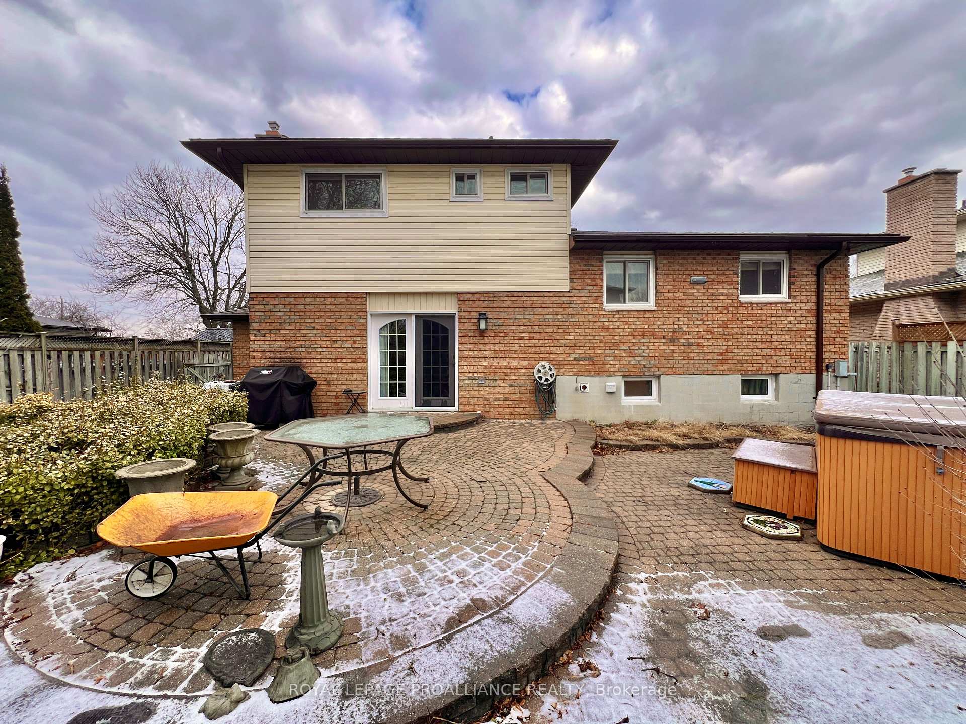 Photo 30 of 27 Briarwood Crescent, Belleville, Belleville Ward — HOMEH