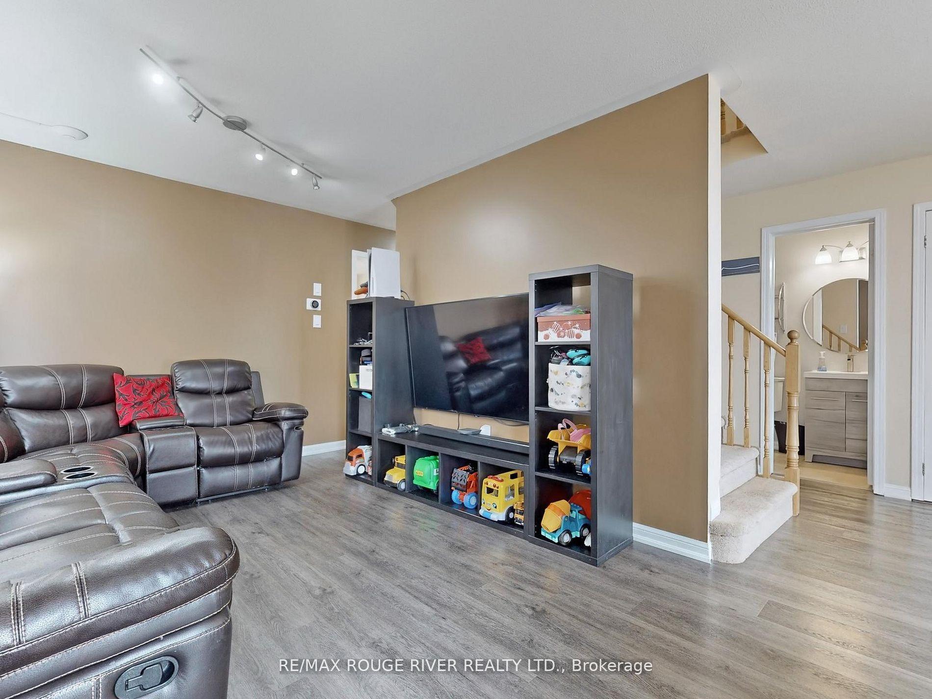 Photo 7 of 112 Scottsdale Drive, Clarington, Bowmanville — HOMEH