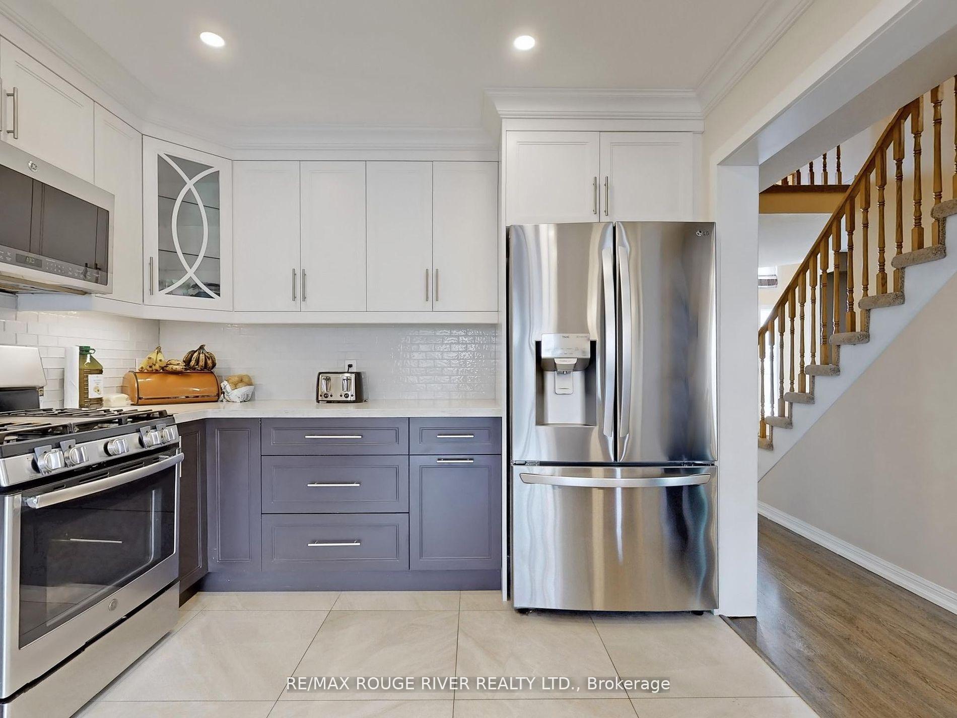 Photo 10 of 112 Scottsdale Drive, Clarington, Bowmanville — HOMEH
