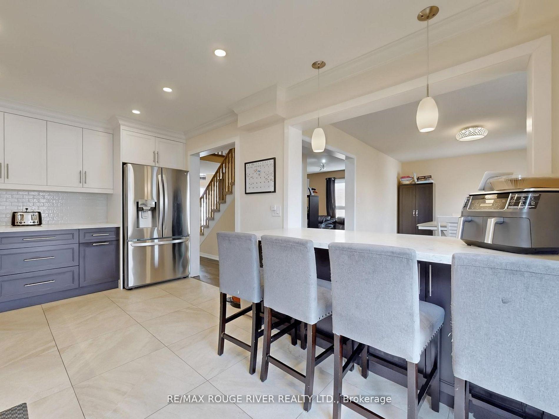 Photo 11 of 112 Scottsdale Drive, Clarington, Bowmanville — HOMEH