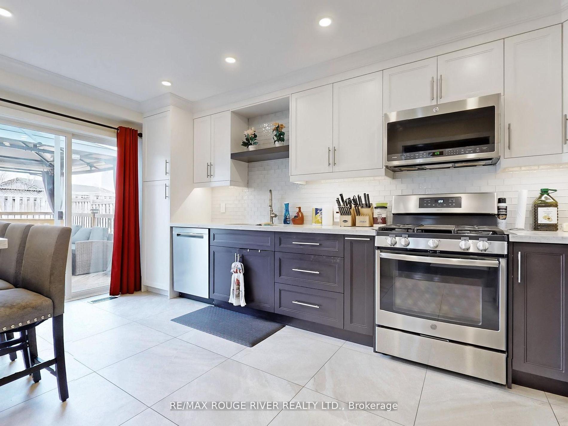 Photo 12 of 112 Scottsdale Drive, Clarington, Bowmanville — HOMEH