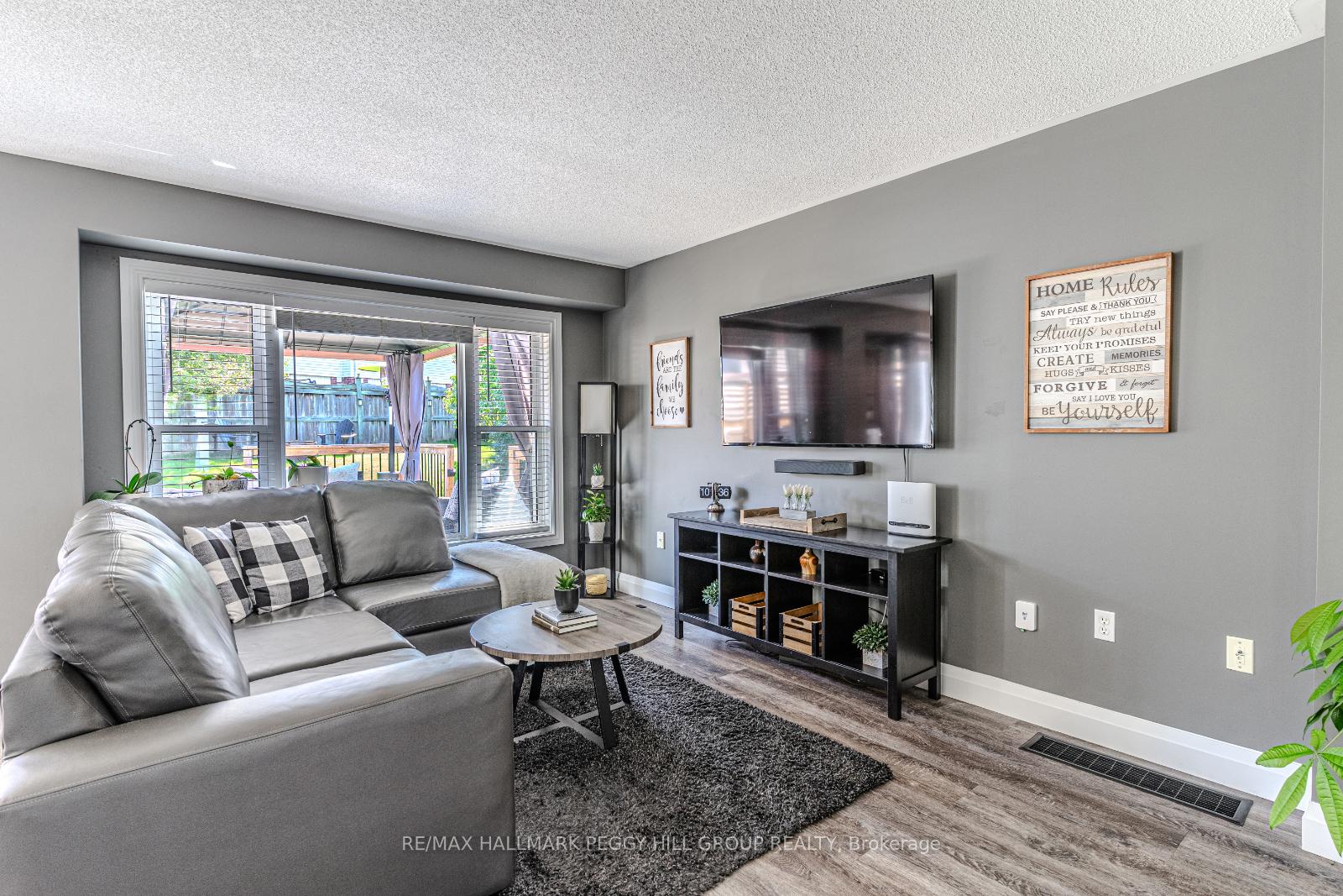 Photo 2 of 29 Heritage Court, Barrie, Painswick South — HOMEH