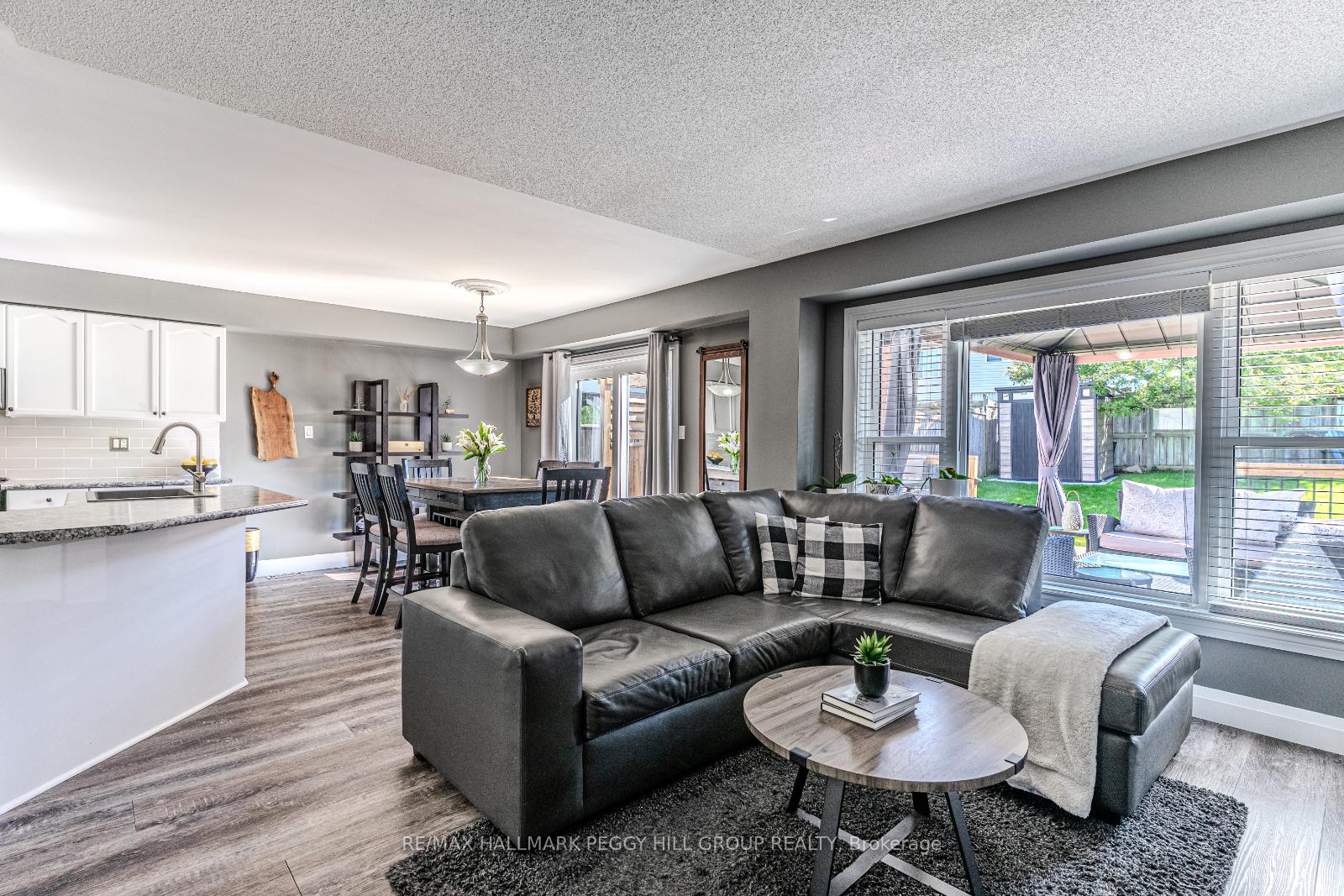 Photo 3 of 29 Heritage Court, Barrie, Painswick South — HOMEH