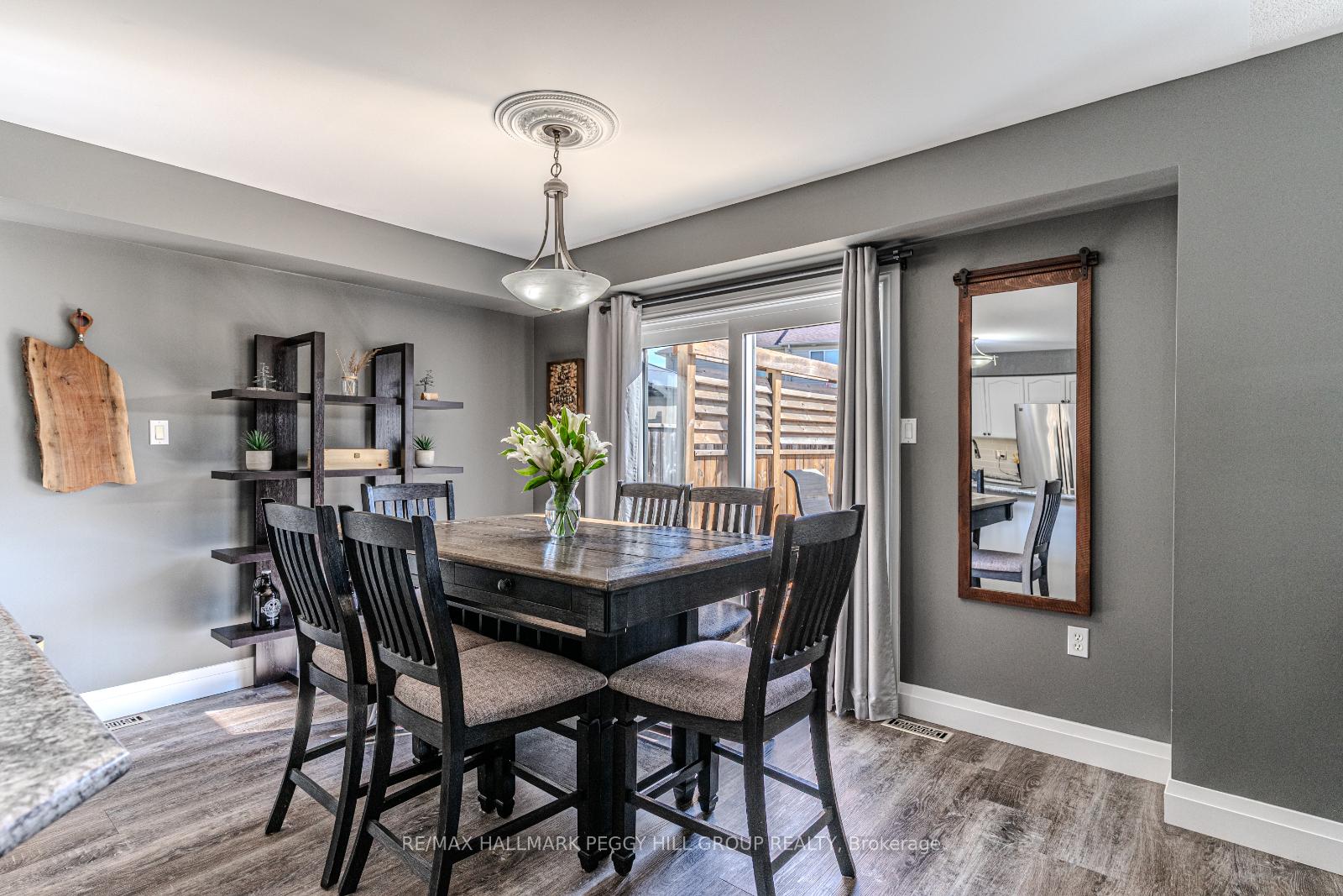 Photo 5 of 29 Heritage Court, Barrie, Painswick South — HOMEH