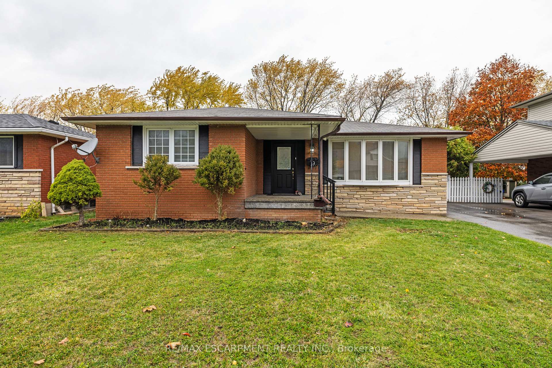 Photo 1 of 19 Winthrop Place, Hamilton, Stoney Creek — HOMEH