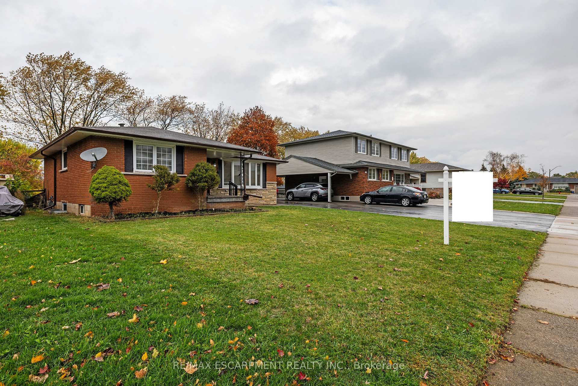 Photo 2 of 19 Winthrop Place, Hamilton, Stoney Creek — HOMEH