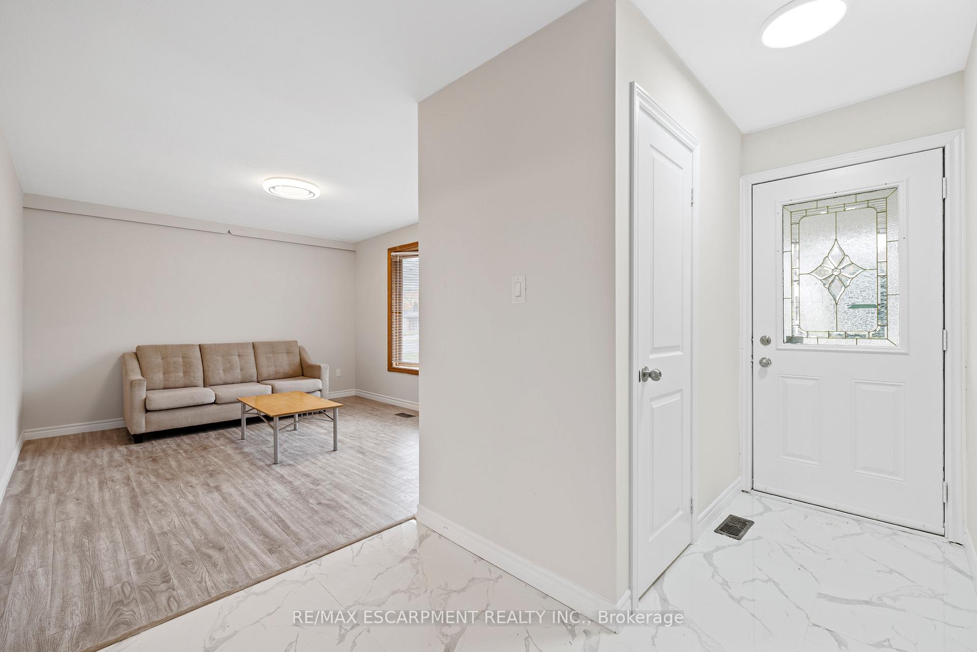Photo 5 of 19 Winthrop Place, Hamilton, Stoney Creek — HOMEH
