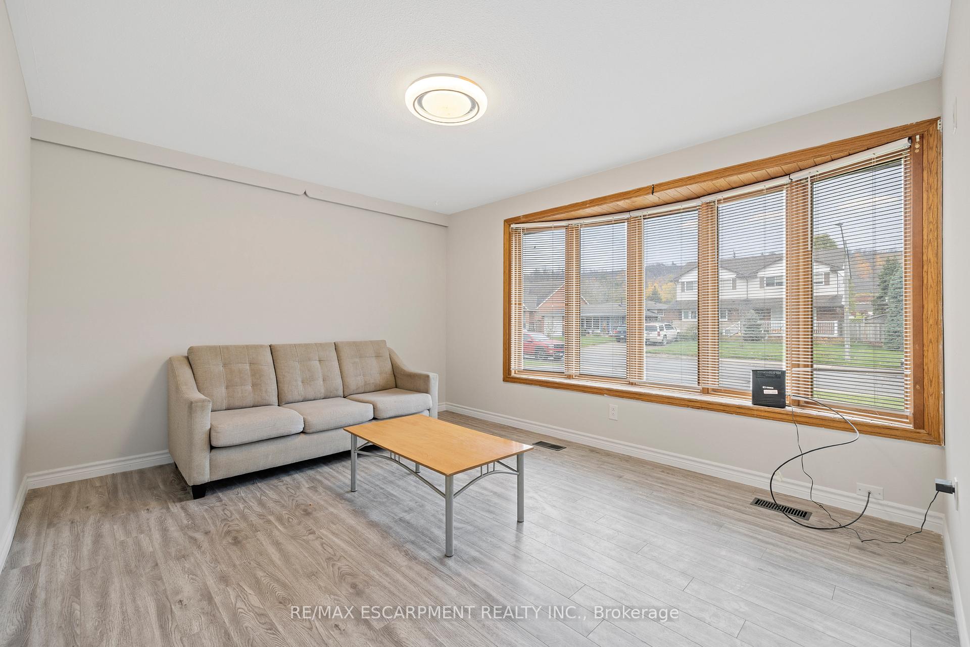 Photo 6 of 19 Winthrop Place, Hamilton, Stoney Creek — HOMEH