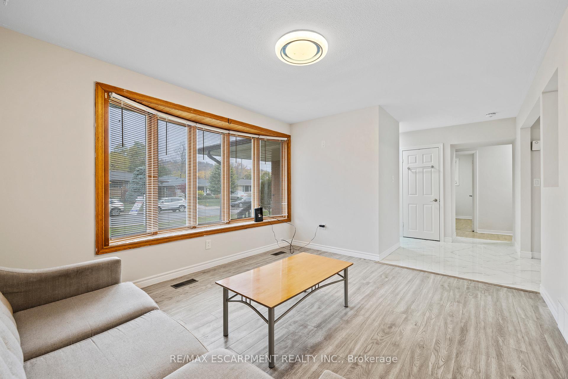 Photo 8 of 19 Winthrop Place, Hamilton, Stoney Creek — HOMEH