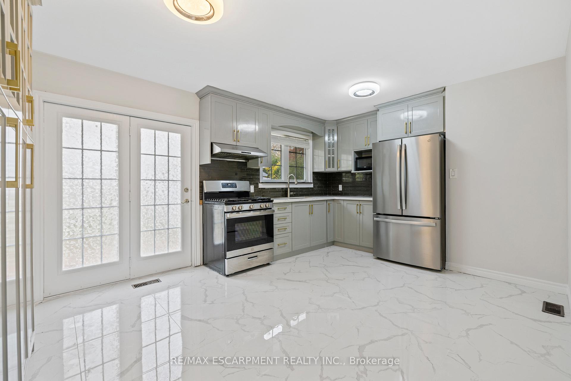 Photo 9 of 19 Winthrop Place, Hamilton, Stoney Creek — HOMEH