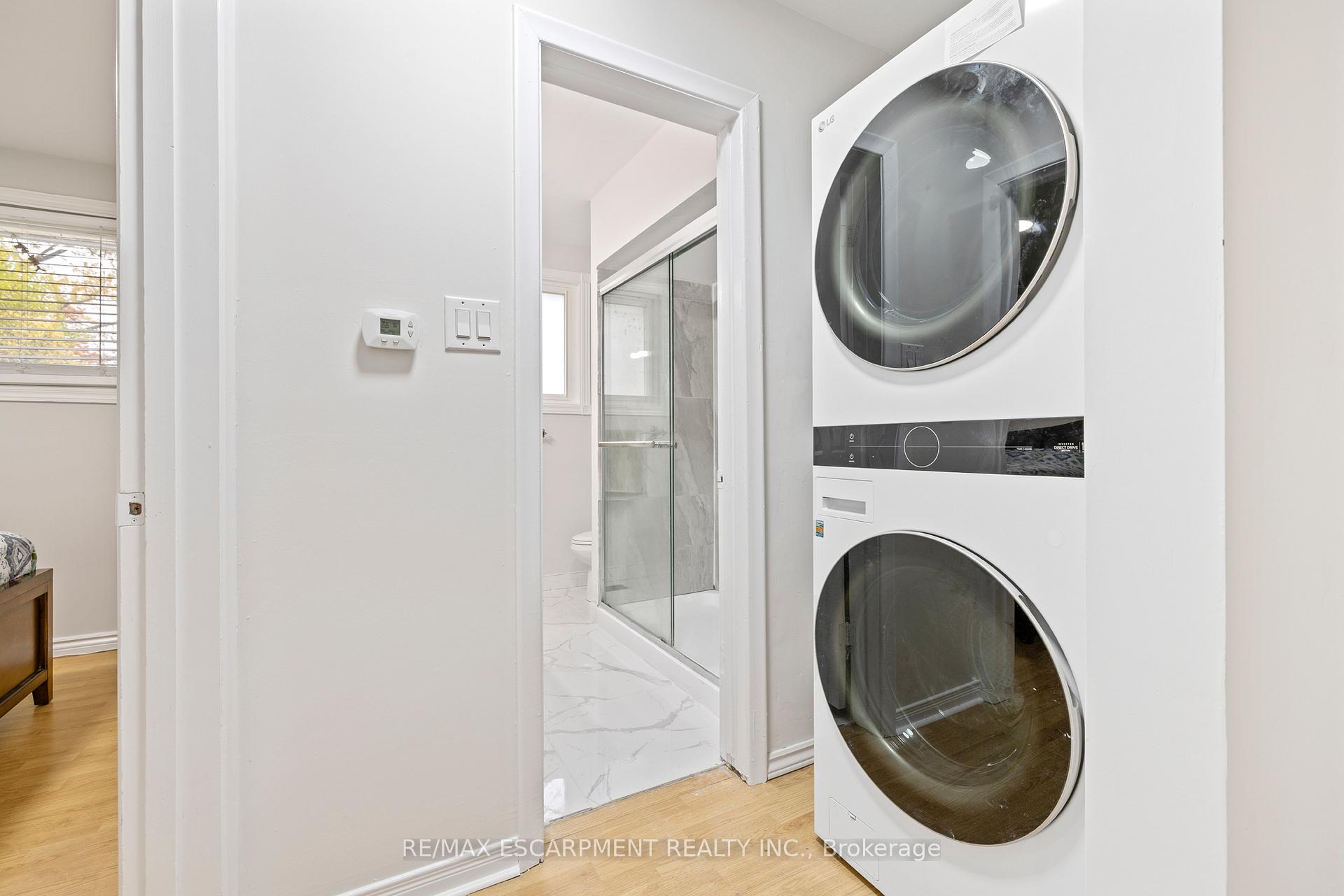 Photo 12 of 19 Winthrop Place, Hamilton, Stoney Creek — HOMEH