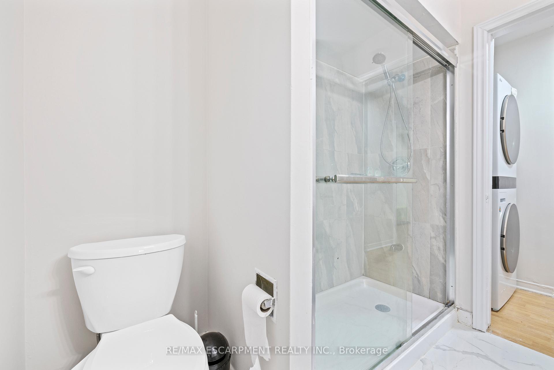 Photo 15 of 19 Winthrop Place, Hamilton, Stoney Creek — HOMEH