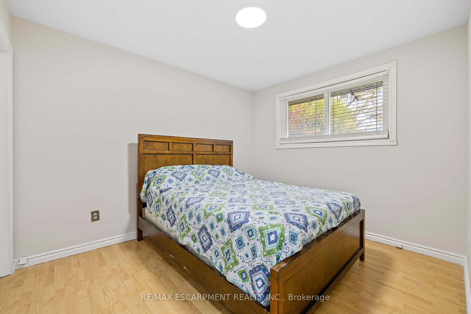 Photo 16 of 19 Winthrop Place, Hamilton, Stoney Creek — HOMEH