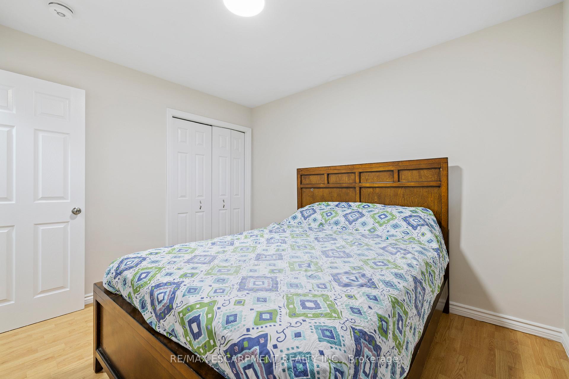 Photo 17 of 19 Winthrop Place, Hamilton, Stoney Creek — HOMEH