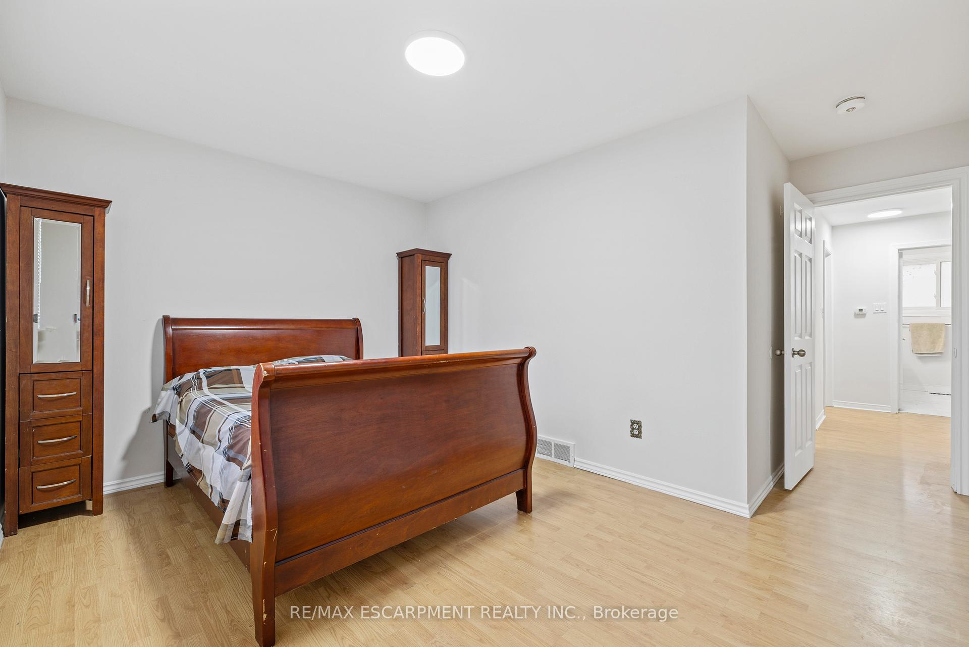 Photo 21 of 19 Winthrop Place, Hamilton, Stoney Creek — HOMEH