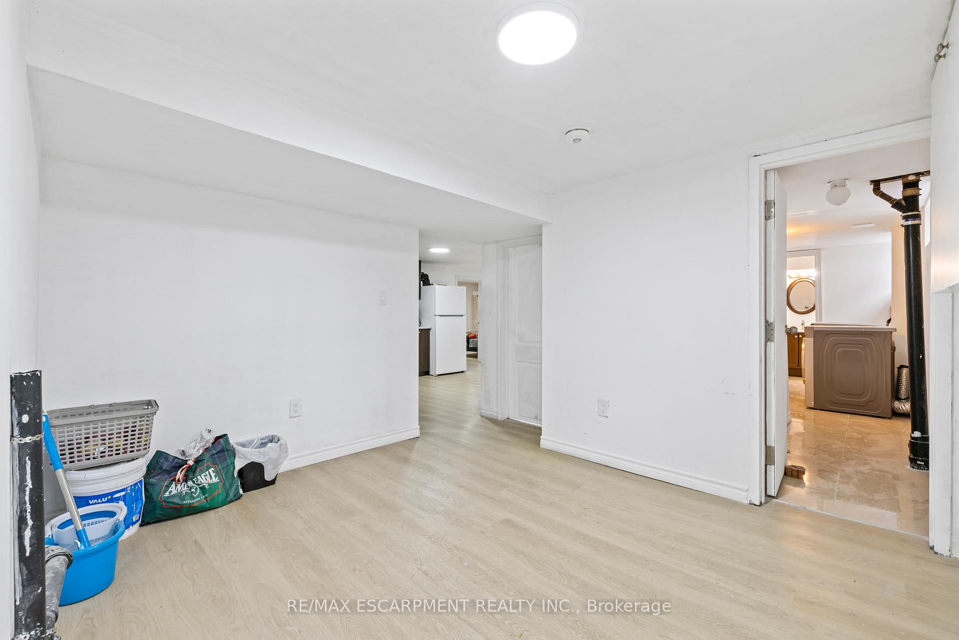 Photo 24 of 19 Winthrop Place, Hamilton, Stoney Creek — HOMEH